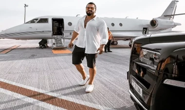 Azərbaycanlı idmançı atasına maşın hədiyyə verdi - VİDEO