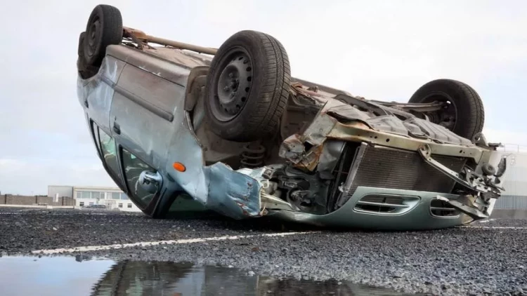 Şəmkirdə avtomobil aşıb, xəsarət alanlar var