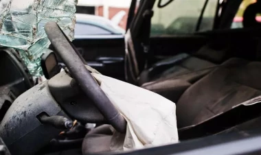 Şabranda maşın aşdı - yaralılar var