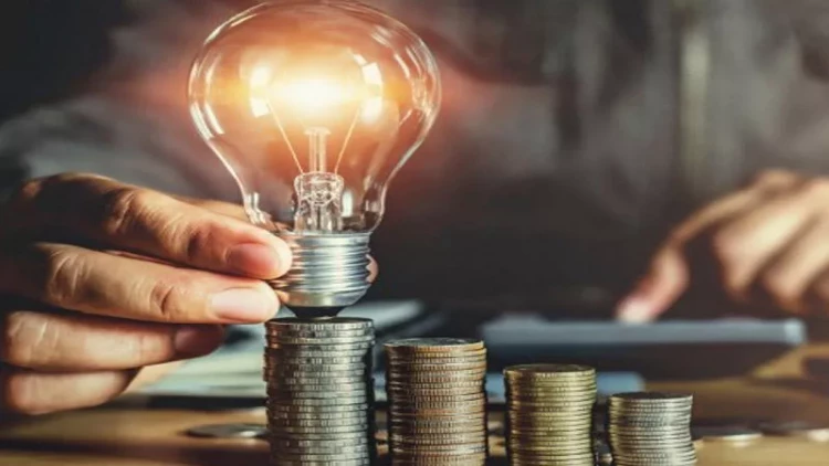 Elektrik lampasını dəyişən qadını cərəyan vuraraq öldürdü