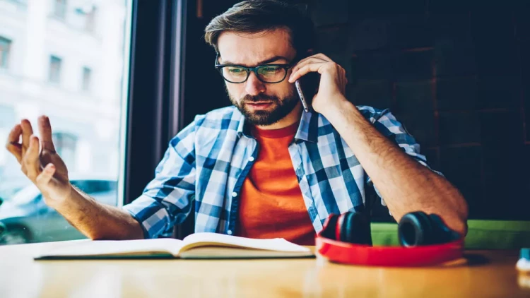 Xəyanətinin üstü açılan kişi 