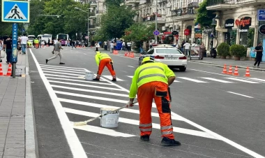 Daha bir küçədə xüsusi hərəkət zolaqlarının təşkilinə başlanıldı