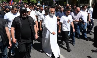 Ermənistanda siyasi böhran dərinləşir - Qarabağ klanı Baqrata qoşulur