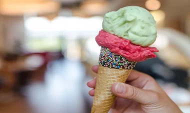 Satışı qadağan olunan dondurmalar təhlükə saçır - VİDEO