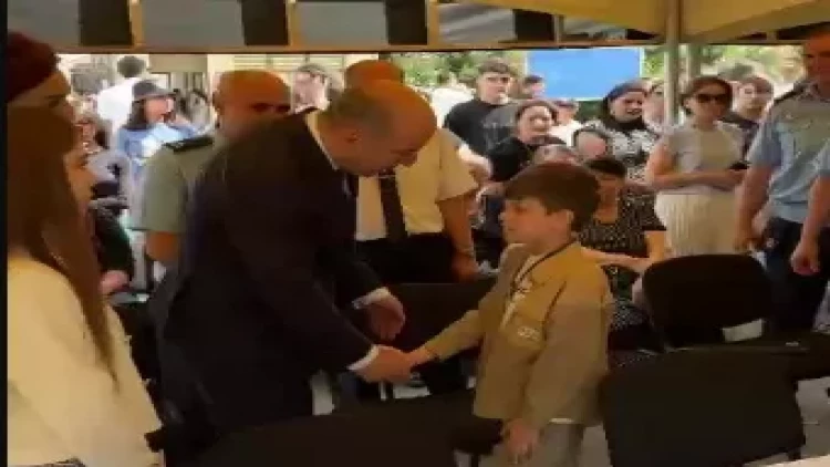 Nazir məzun günündə iştirak etdi - şəhid övladları ilə görüşdü - VİDEO