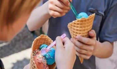 Dəhşətli hadisə: Dondurmanın içindən insan barmağı çıxdı - FOTO