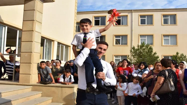 Sabah Azərbaycanda 102 120 məzun üçün 