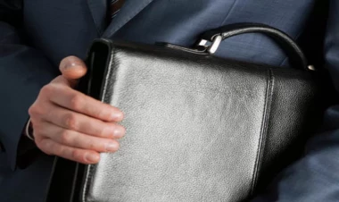 Üç vəzifəli şəxsə şiddətli töhmət verildi