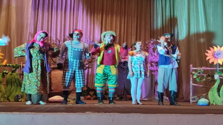 Dövlət Milli Gənc Tamaşaçılar Teatrı Quba şəhər Mədəniyyət evində çıxış edib - FOTO