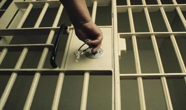 Övladlarını erkən yaşda evləndirən valideynlər həbs olunacaq