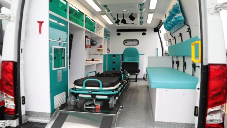 Amerika kollecinin 4 müəllimi bıçaqlandı