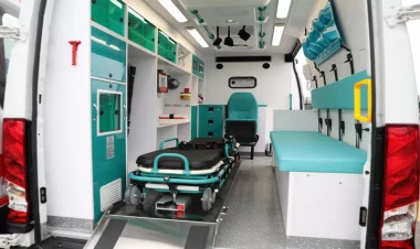 Amerika kollecinin 4 müəllimi bıçaqlandı