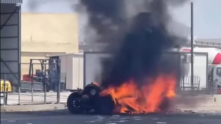 Rallinin ən yaşlı avtomobili Bakıdan çıxışda yandı - VİDEO - FOTO