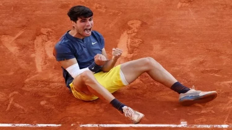 Alkaras Parisi fəth edib