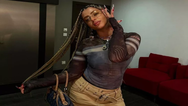 Azərbaycanlı reperin səhnə geyimi müzakirə yaratdı - VİDEO