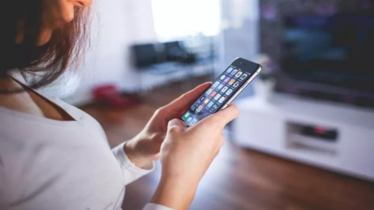 Hər gün bir kişi ilə danışan qadının həyası...