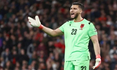 Azərbaycan yığması alban qapıçını yorub