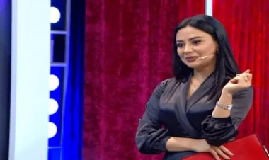 Vüsalə efirdə ona gətirilən gülü götürmədi - VİDEO