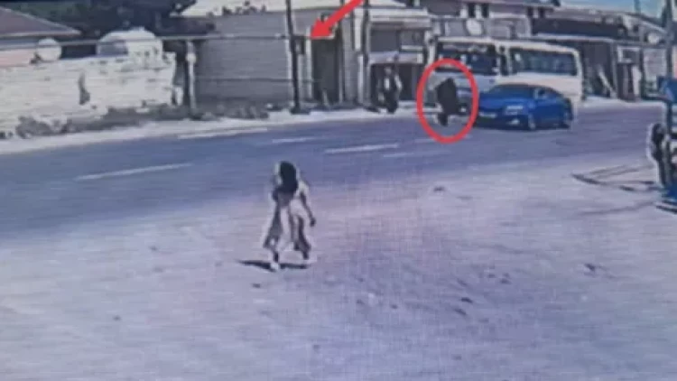 Avtobusun qabağından qaçan kişini maşın vurdu - ANBAAN GÖRÜNTÜLƏR