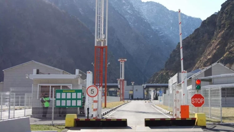 Gürcüstan-Rusiya sərhədindəki gömrük-keçid məntəqəsi fəaliyyətini bərpa etdi - YENİLƏNİB