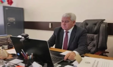 Azərbaycanda institut direktoru istefa verdi