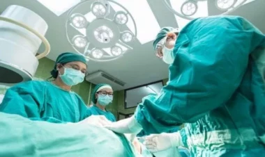 Səbəbsiz qeysəriyyə əməliyyatları: Bu üsulla ana olanların sayı niyə ARTIR?