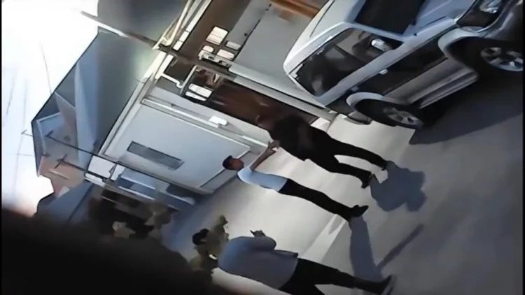 Bakıda quldur dəstəsi peyda olub: Avtomobilləri əzirlər - VİDEO