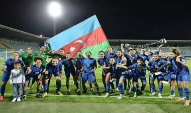 İlk qələbədən FOTO