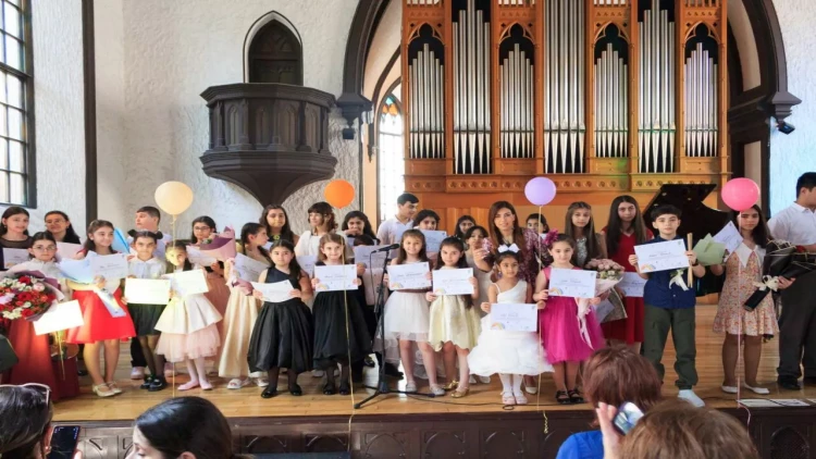 “Gənclərə dəstək” layihəsi çərçivəsində Uşaqların Beynəlxalq Müdafiəsi Gününə həsr olunmuş konsert keçirilib - FOTO