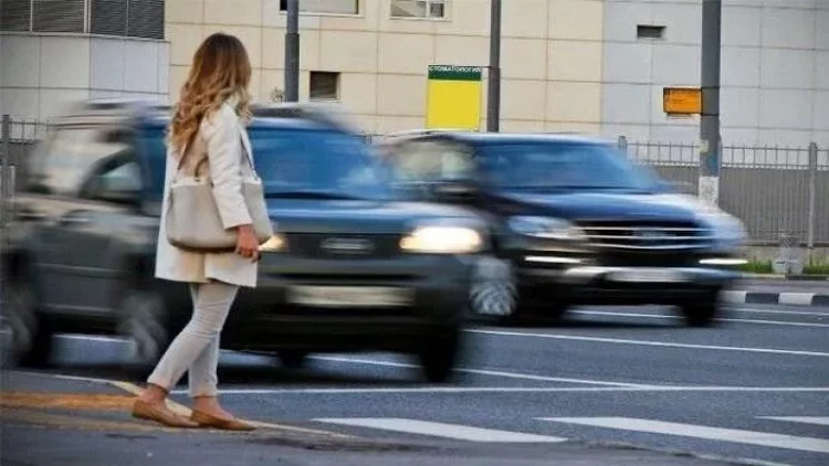 Xəzər rayonunda 29 yaşlı qadını avtomobil vurub