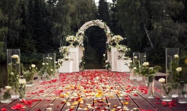 Myanmarda toy keçirilən yer bombalandı - Xeyli ölən var