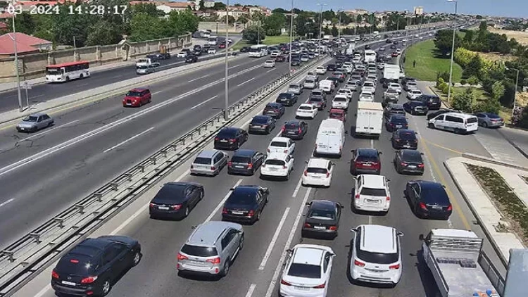 Aeroport yolunda piyada vuruldu, tıxac var - FOTO
