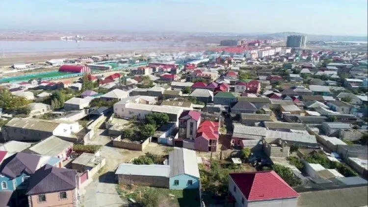 Bakının bu qəsəbəsində tıxaca görə hamı evini satır