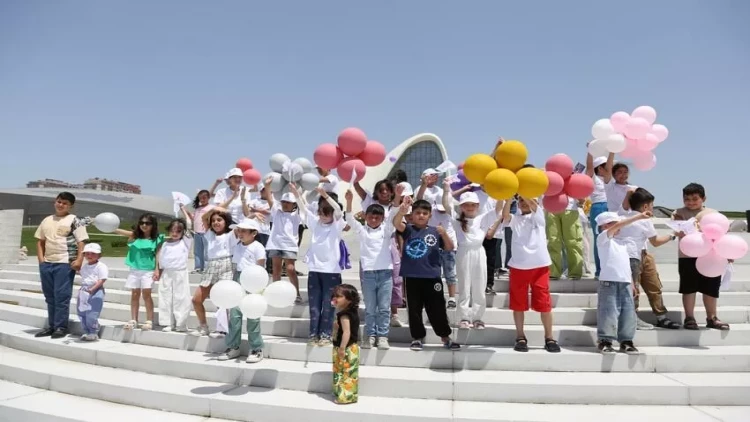 Heydər Əliyev Mərkəzinin parkında Uşaq festivalı keçirilib - FOTOlar