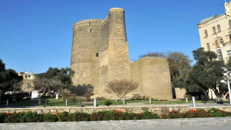 Bakı bulvarından Qız qalasına gedən gizli yol - VİDEO