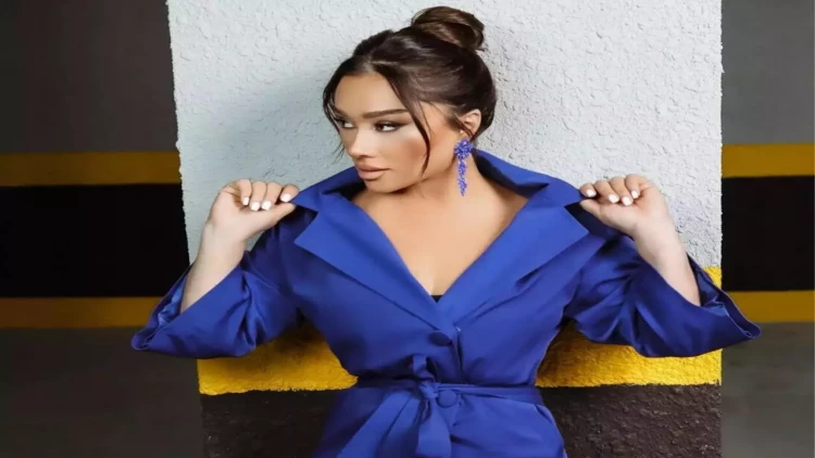 Xatirə fotoşopla özünü tanınmaz hala saldı - Yarıqlı mini libasda FOTOlar