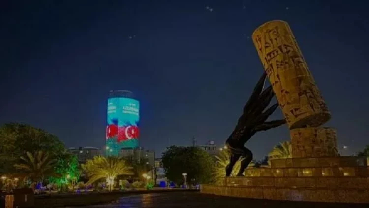 Bağdadda bu bina Azərbaycan bayrağı ilə işıqlandırıldı
