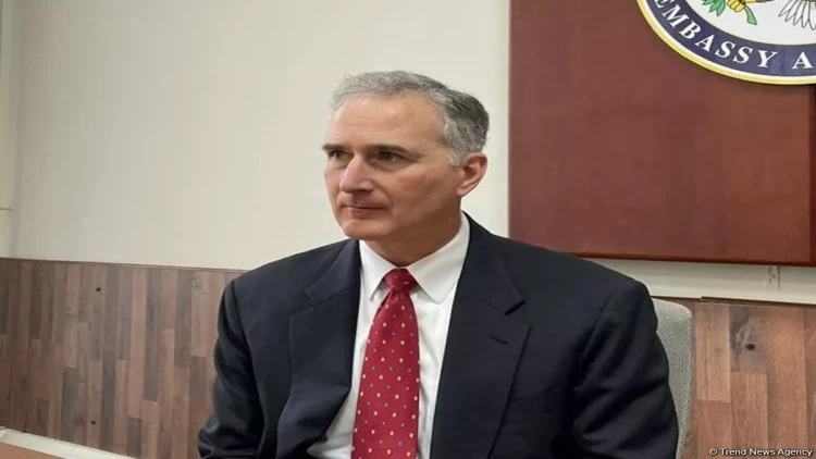 Lui Bono Azərbaycana səfər edəcək