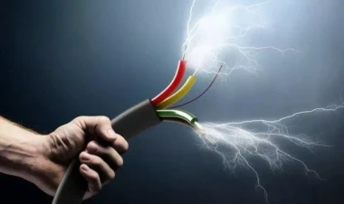 11 yaşlı uşağı elektrik cərəyanı vuraraq öldürdü