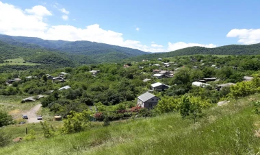 Ermənilər Qazaxın kəndlərini də tərk edərkən tikililəri yandırır - VİDEO