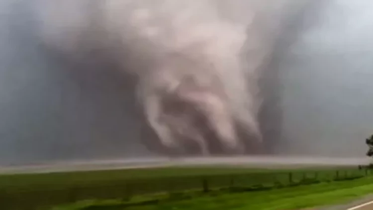 Tornadodan son anda xilas oldular - FOTO