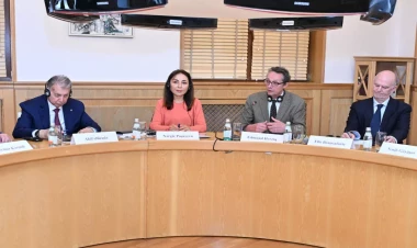 “Nizami Gəncəvinin Əlyazmalarının Vahid Kataloqu və Məlumat Bazası” layihəsi elmi ictimaiyyətə təqdim edilib - FOTO