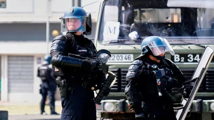 Fransa Yeni Kaledoniyaya əlavə qüvvələr göndərir