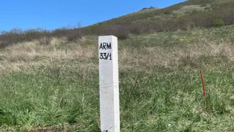 Tavuşun Kirants kəndində sonuncu sərhəd dirəkləri quraşdırıldı - KİV