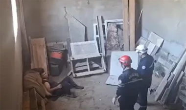 Pəncərədən yarımtikiliyə yıxıldı - VİDEO