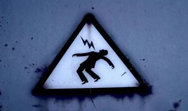 Göyçayda ağacdan alça yığan gənc cərəyanın qurbanı oldu