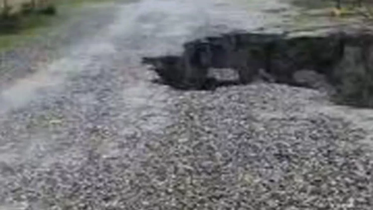 Ağsuda yol çökdü