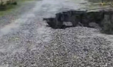 Ağsuda yol çökdü