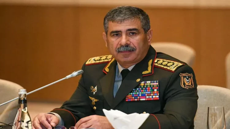 Müdafiə naziri idarə rəisini İŞDƏN ÇIXARDI