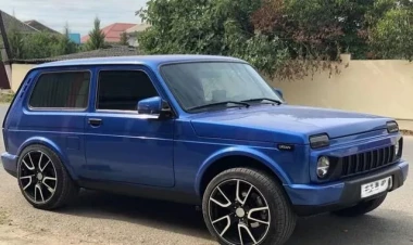 “Niva”nı yüksək sürətlə sürdü, başçı müavininin  avtomobilini vurdu - FOTO